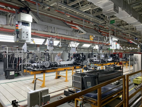 世界车，成都造 探访东风雪铁龙凡尔赛C5 X的现代智造与绿色匠心